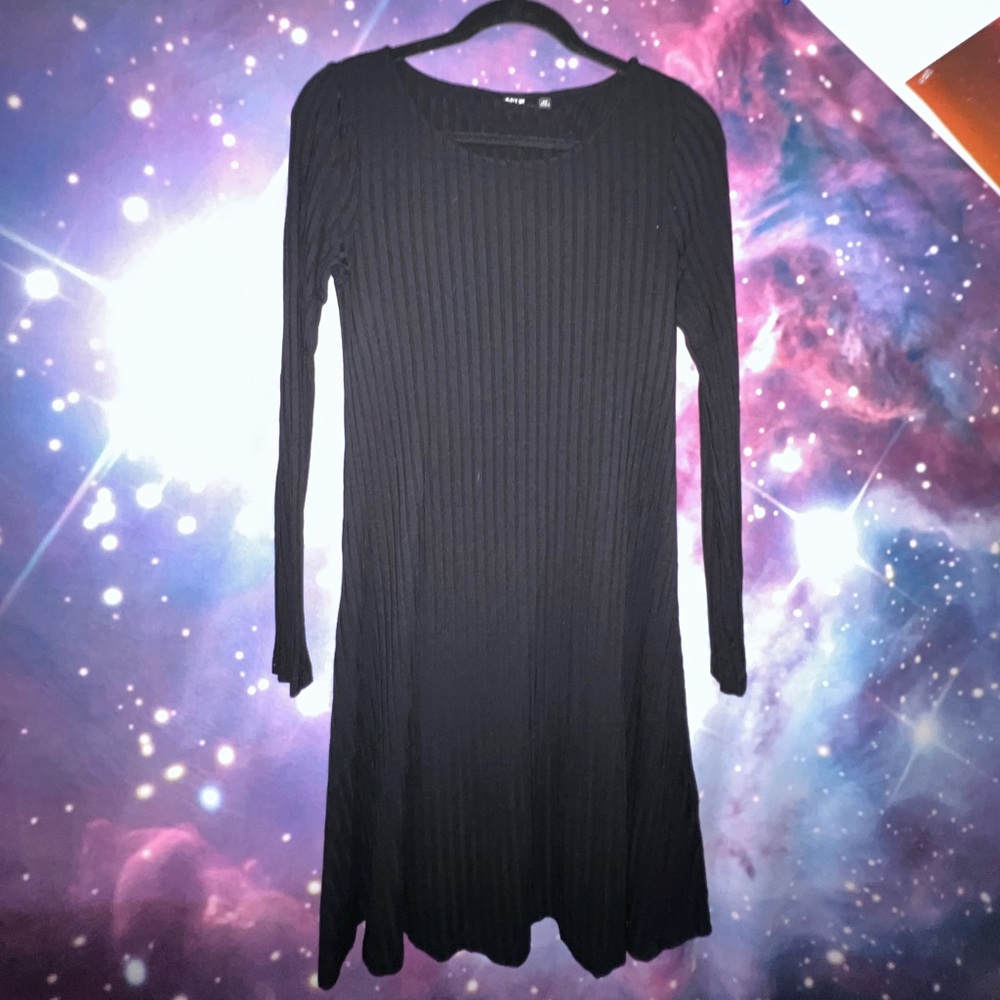 Long sleeve black Mid length dress
